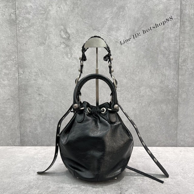 Balenciaga專櫃爆黑色肩背包 巴黎世家新款機車水桶包 fyj1789